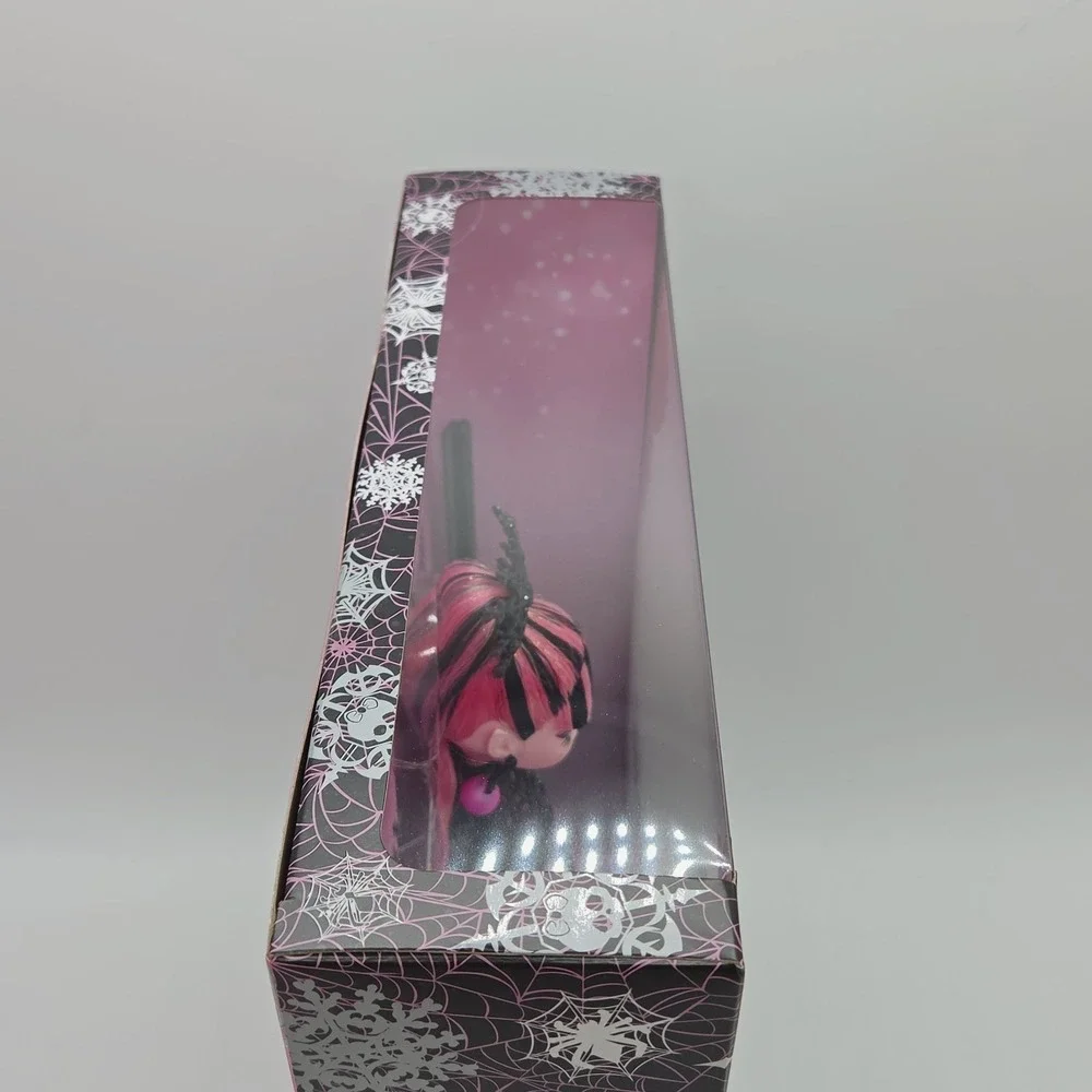 NEW Monster High Howliday Winter Edition Draculaura Doll Limited Holiday Shipper
